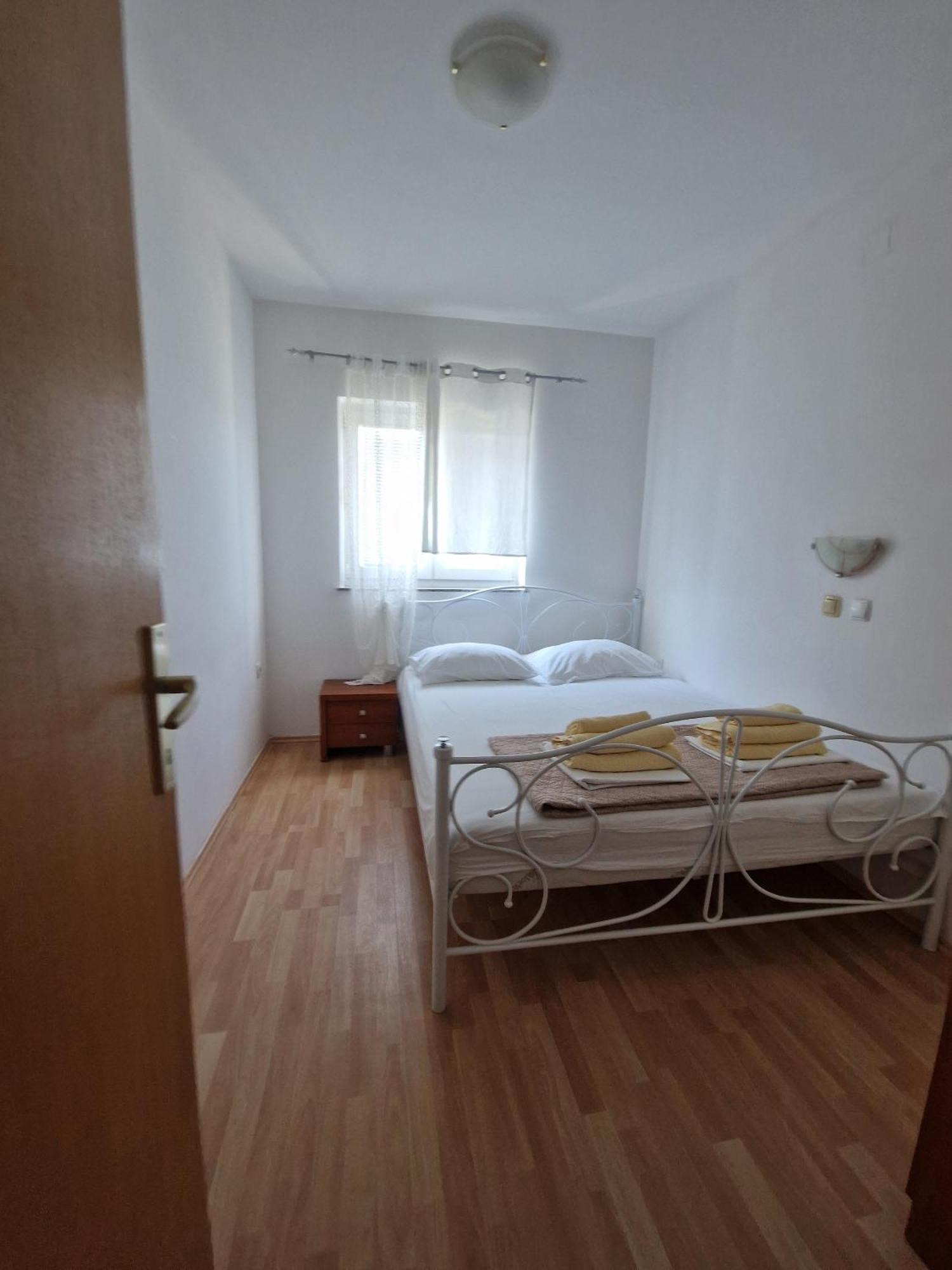 Apartments With A Parking Space Lopar, Rab - 16680 Dış mekan fotoğraf